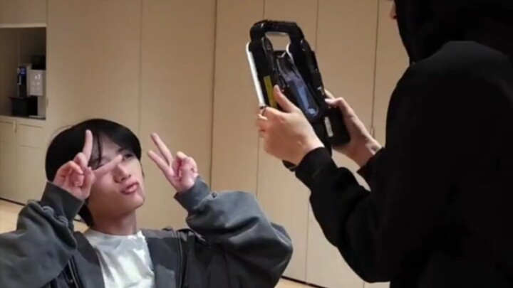 Ternyata video yang begitu menggemaskan ini dibuat oleh Xiu Ka menggunakan Samsung untuk Q Ge, ya? K