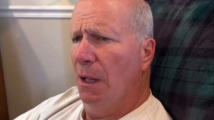 เด็กน้อยผู้มีความสุข กับคุณพ่อที่เหนื่อยล้าใจ