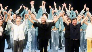 The curtain call of Beijing Dance Academy’s “Agarwood•Lu”… an impromptu performance by a Beijing Dan