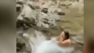 ฉันเป็นปัสสาวะในต้นน้ำว่ายน้ำเหนือน้ำ