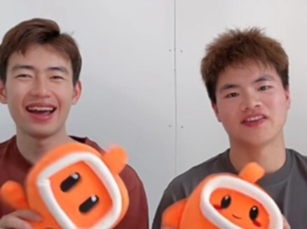 Dua ayah yang energik lagi live!!! Wajahku sampai sakit karena terlalu banyak tertawa hahaha! Pasang