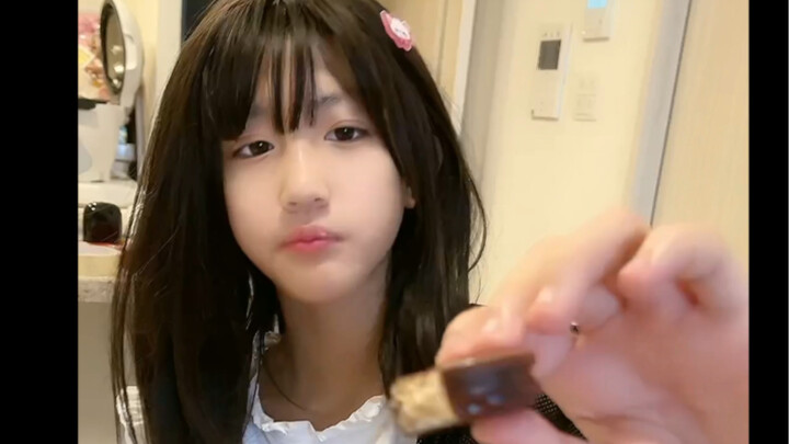 在温柔大气的姥姥的衬托下 美女显得一文不值