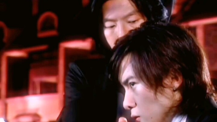 No way—did I just see Brother Crow wiping away Tang Yuzhe’s tears? The fourth wall has shattered.