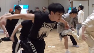 How come there's only one sound when there are 13 people dancing?!