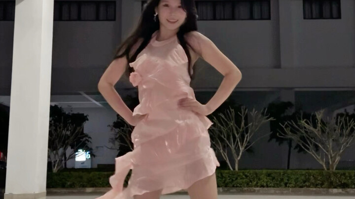 Sorry, my lights suddenly died (｡•́︿•̀｡), so this dress isn’t sparkling like before | “Make a Wish (