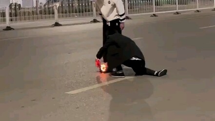 At first I thought he was a bronze-tier player, but turns out he's a king-tier player!