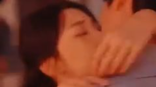 Gadis malang goda CEO berkuasa demi kabur dari keluarga, tak tahu CEO sudah lama jatuh cinta