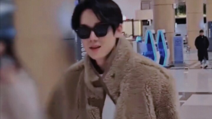 [Hubungi sekarang] Yoo Yeon-seok sangat menakjubkan, dia berjalan sangat tegak tetapi terasa seperti