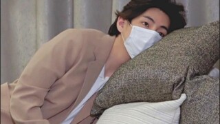 Kaki Taehyung sangat kurus!
