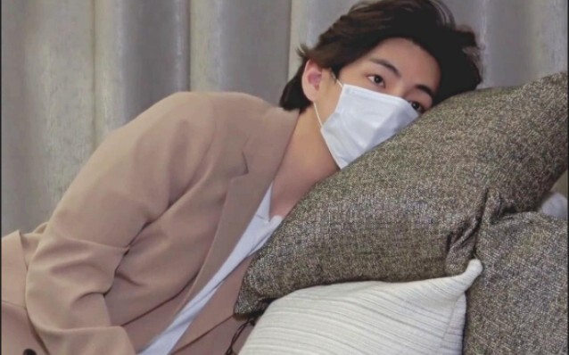 ขาของแทฮยองผอมมาก!