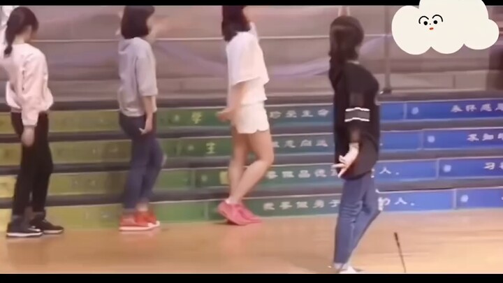 #赵鲁思Early Dancing Video# I can’t help but laugh. Who is doing archeology? Let’s leave some underwear