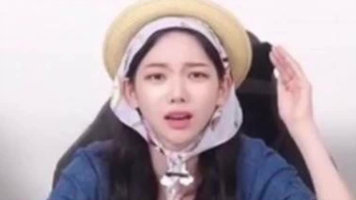 Cười muốn chết luôn mọi người ơi! Nhanh tay lưu lại bộ sticker của “chú heo” đi! Yoo Jeong-min và Ka