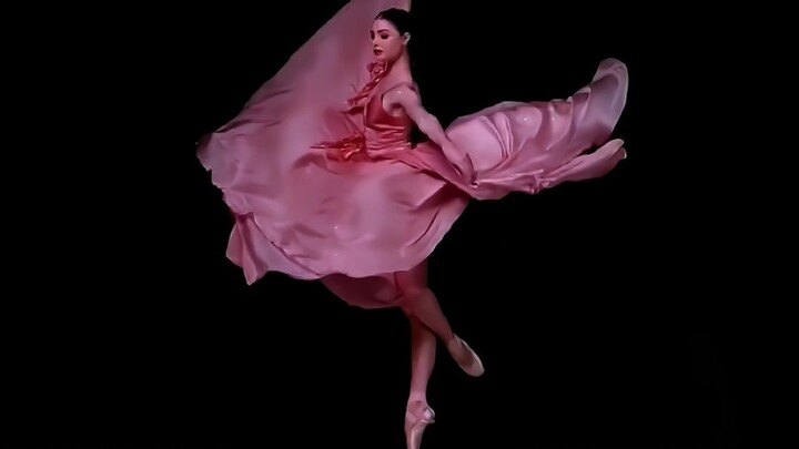 Tù trưởng Mozambique Alena Kovaleva - Bạn luôn có thể tin tưởng vào tính thẩm mỹ của quốc gia chiến 