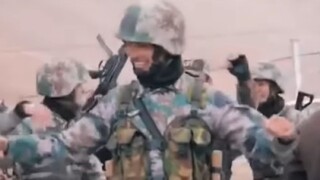 Mereka juga punya mimpi, tetapi mereka tidak bisa melepaskan seragam militer mereka.