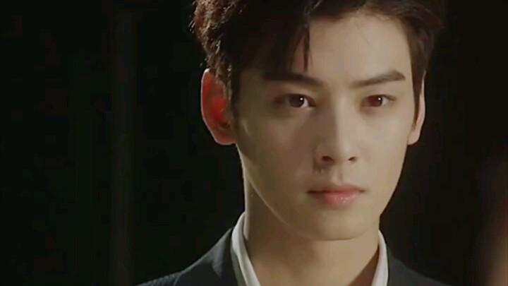 Bukankah ini orang yang membuat hatimu berdebar? #ChaEunWoo, begitu dia tersenyum, rasanya seluruh d