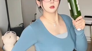 御姐杂技表演