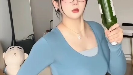 御姐杂技表演