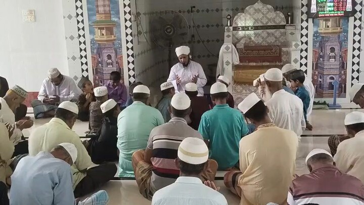 যে ব্যক্তি আল্লাহর কাছে দোয়া করেনা আল্লাহ তায়ালা তাঁহার উপর রাগান্বিত হন।