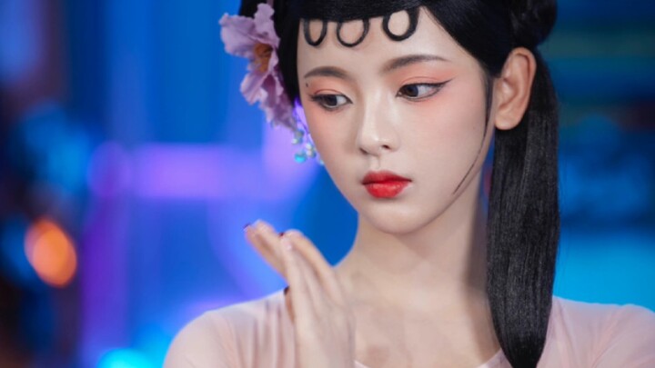 Wow! Why is she so mesmerizing even on a variety show?