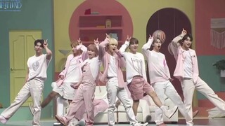 男孩子就是要穿得粉粉嫩嫩！SEVENTEEN《Pretty U（漂亮）》