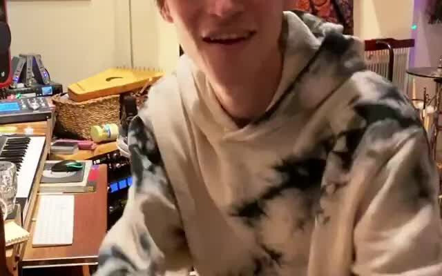 Dù là động tác thường thấy của Jacob, nhưng tôi vẫn choáng luôn.