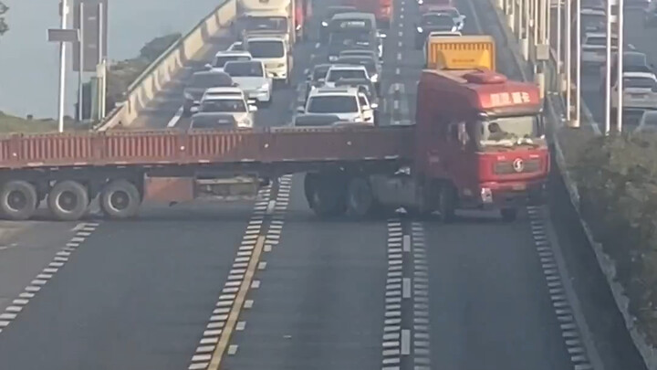 เมื่อคุณรู้สึกเขินๆ ลองดูคลิปของคนขับรถพ่วงนี้สิ!