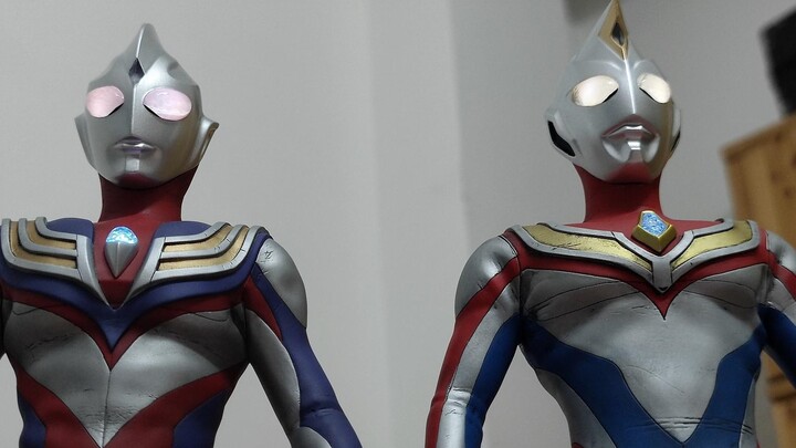 Try to reproduce the scene from the Starlight Warriors movie! 34cm Ultraman Tiga and 34cm Ultraman D