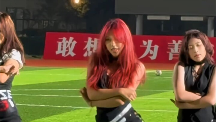 【جامعة نانجينغ شياوتشوانغ】: الزميلة ذات الشعر الأحمر، إلهة إلى الأبد.