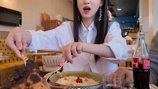 周也VLOGⅠ看小说Ⅰ飞机餐Ⅰ逛一逛Ⅰ26岁的最后几天
