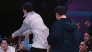 张艺兴队长battle名场面+1，继帽子戏法之后又一新招，鞋子戏法，一波连续降膝卡点直接炸翻全场
