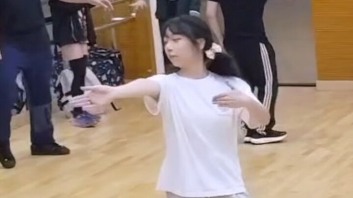 I knew this person was using an AI for background removal! // No way anyone actually thinks I’m AI, 