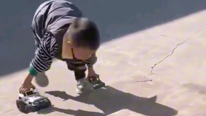I was so scared, but thankfully I paused it #AwkwardMomentsOfHumanCubs