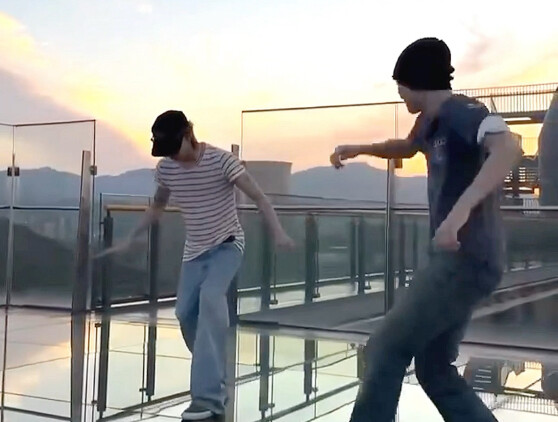 [V8 Beijing Event] Sas, at high altitude, chases Minghao—Minghao’s afraid of heights and doesn’t eve