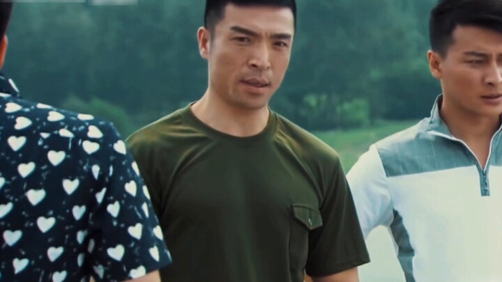 There was a loud bang in the sky, and Brother Ba made a brilliant appearance!