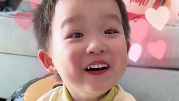ที่แท้หลังจากลูกถูกชมแล้ว ดวงตาก็จะเปล่งประกายขึ้นจริงๆ