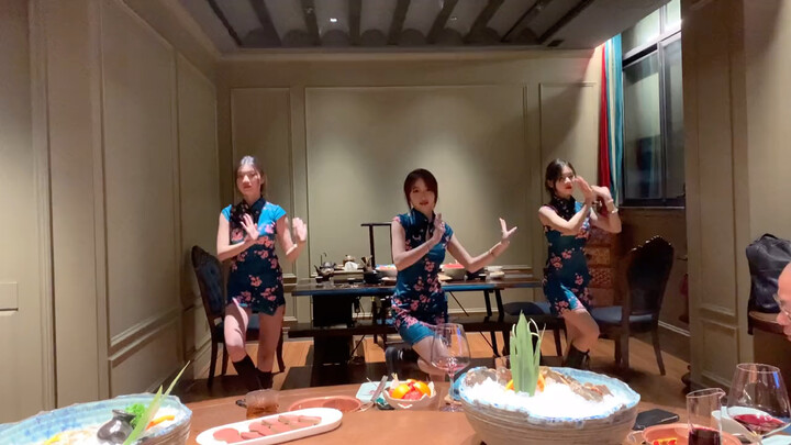 Làm gì còn tâm trạng mà ăn cơm nữa.