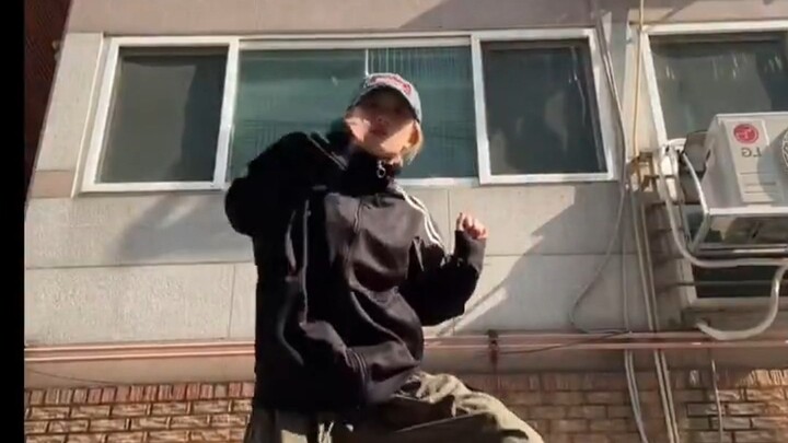 Idols' LIKE JENNIE dance challenge comparison