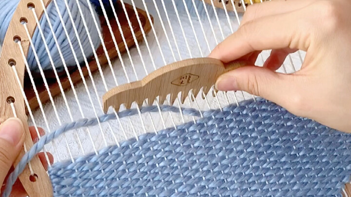 Lukisan tenun langit berbintang yang penuh nuansa artistik ini benar-benar cantik banget kalau dipaj