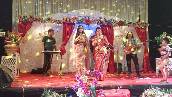 Bride singing in her marriage on stage