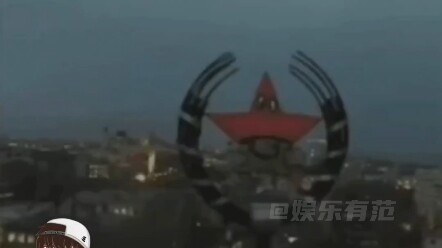 Beneran deh, gimana sih dia bisa naik setinggi itu? Hahaha...