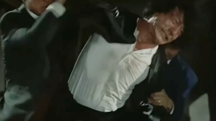 Uncle Long was almost crushed into a pulp