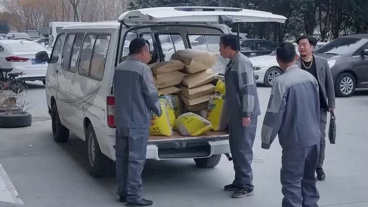 เทพหมัดในตำนานลาวงการไปแบกของ แต่กลับถูกอันธพาลดักป(720P_