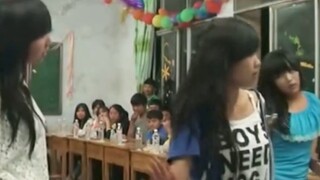 Bạn còn nhớ buổi tiệc lớp như thế này không? Đây lại là tuổi thanh xuân của bao nhiêu người