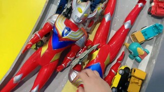 What toys are there in the fake Ultraman Park? ? ?