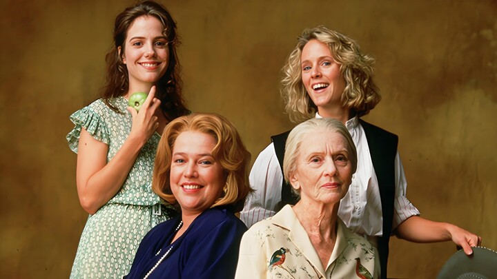 "Dia sahabatku, dan aku mencintainya." - Tomat Hijau Goreng