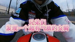 First time meeting a female rider even more beautiful than me #femalebiker #DucatiV2