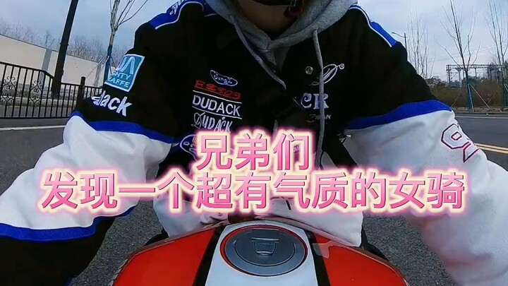 ครั้งแรกที่เจอสาวขี่มอไซค์ที่สวยกว่าฉัน #สาวขี่มอไซค์ #ดูคาติv2