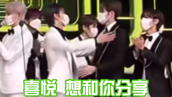 เมื่อคุณวิ่งไปหาเขา เขาก็กำลังอ้าแขนรับเช่นกัน【ต่งซือเฉิง/นากาโมโตะยูตะ】