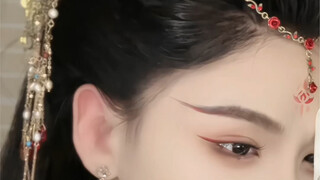 Một người anh hùng khó có thể cưỡng lại một người phụ nữ xinh đẹp, nhưng còn người đàn ông thì sao?