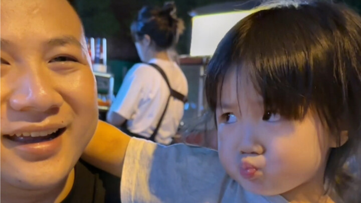 ลูกน้อย: บอกว่าหนูเหมือนพ่อเหรอ? ไม่มีทางแน่นอน!